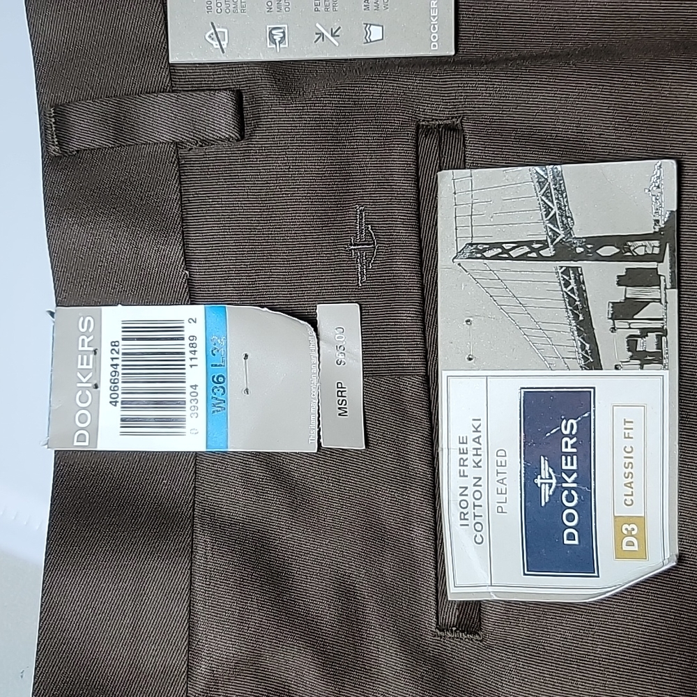 Dockers pleated mens brown khaki cotton iron free 36x32" classic fit New